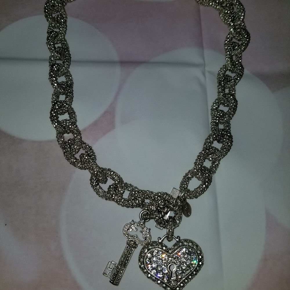 Necklace (statement piece)